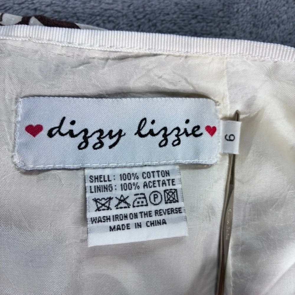 Dizzy Lizzie read tiny
